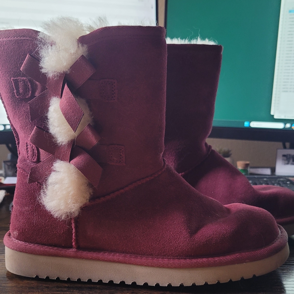 Koolaburra by Ugg, Victoria Short With Bow Accents